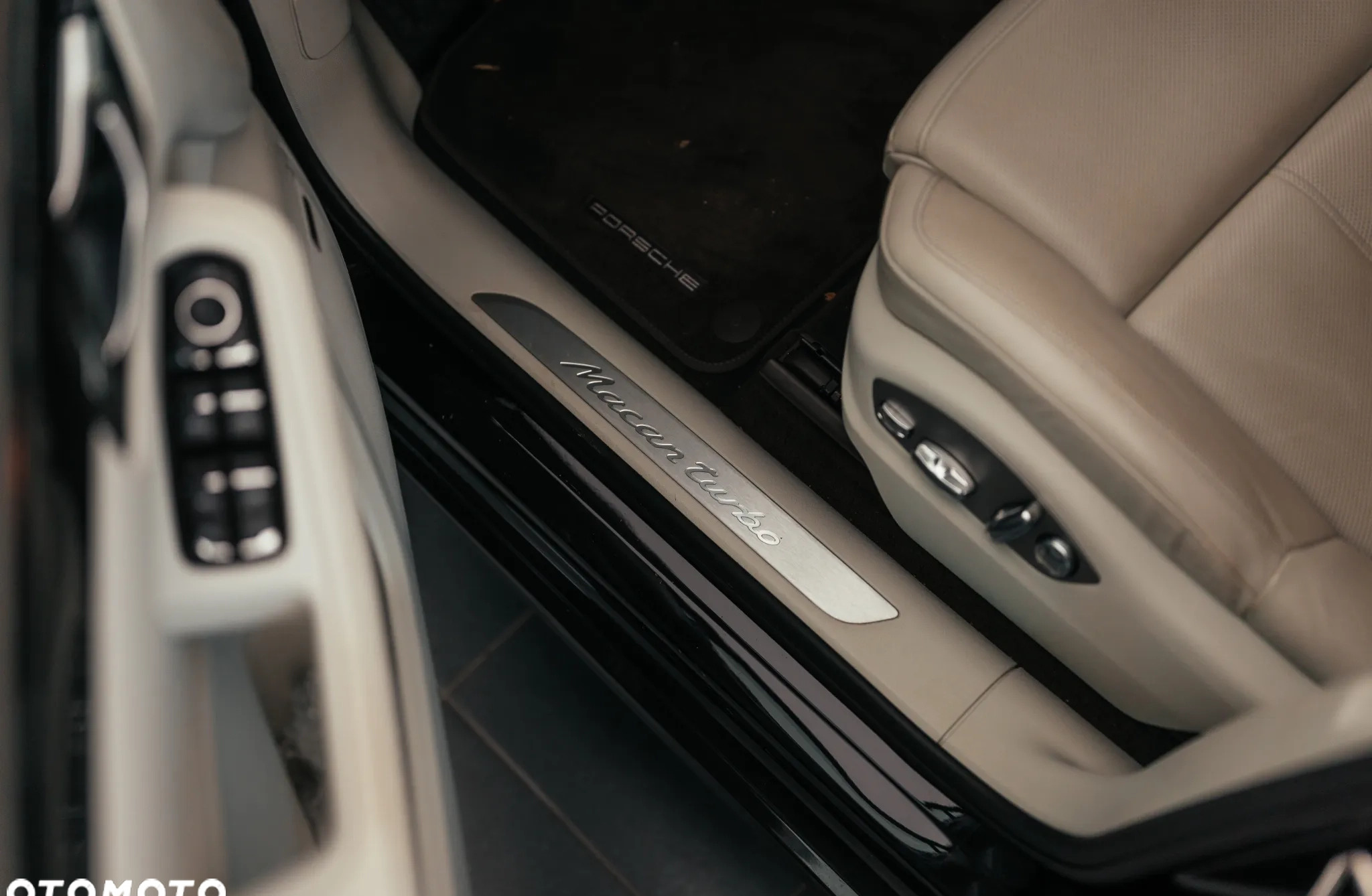 Porsche Macan cena 349900 przebieg: 46200, rok produkcji 2019 z Dąbie małe 562